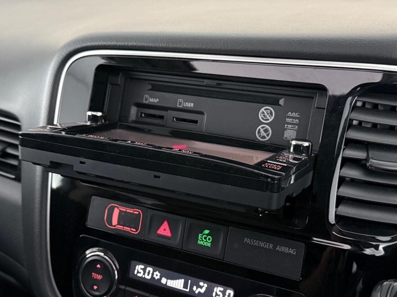 Mitsubishi Outlander thumbnail Infotainment System