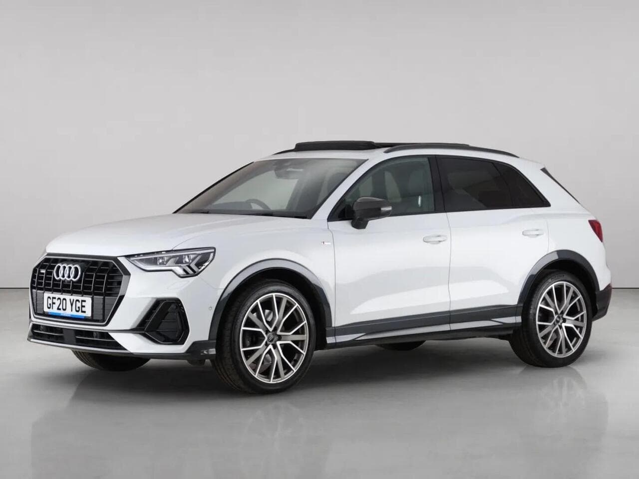 Audi Q3 thumbnail Front Left