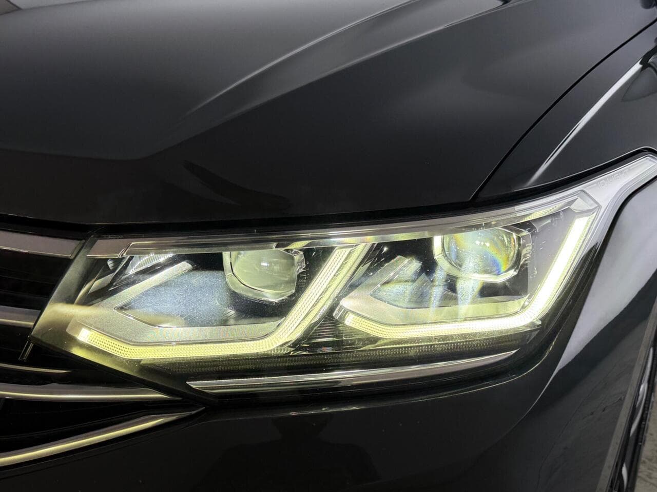 Volkswagen Tiguan thumbnail Lights Front