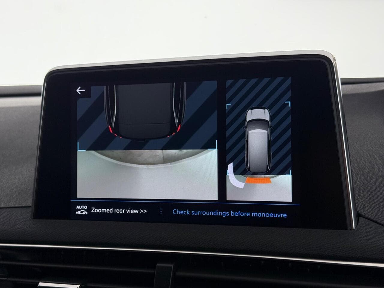 Peugeot 5008 thumbnail Infotainment System