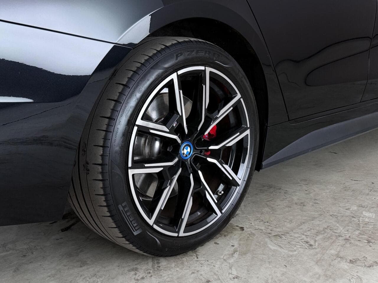 BMW i4 thumbnail Wheel