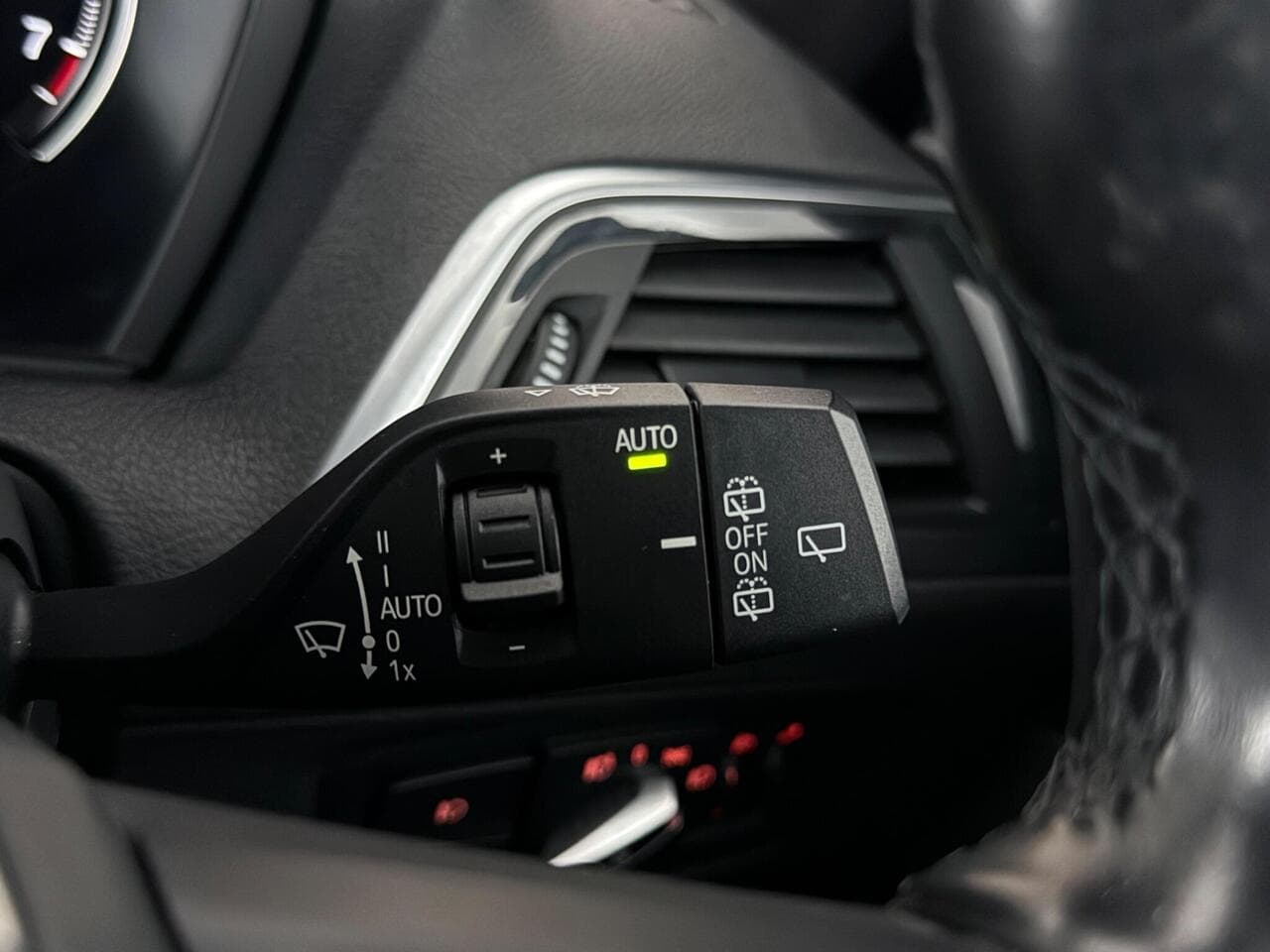 BMW 1 Series thumbnail Misc Controls