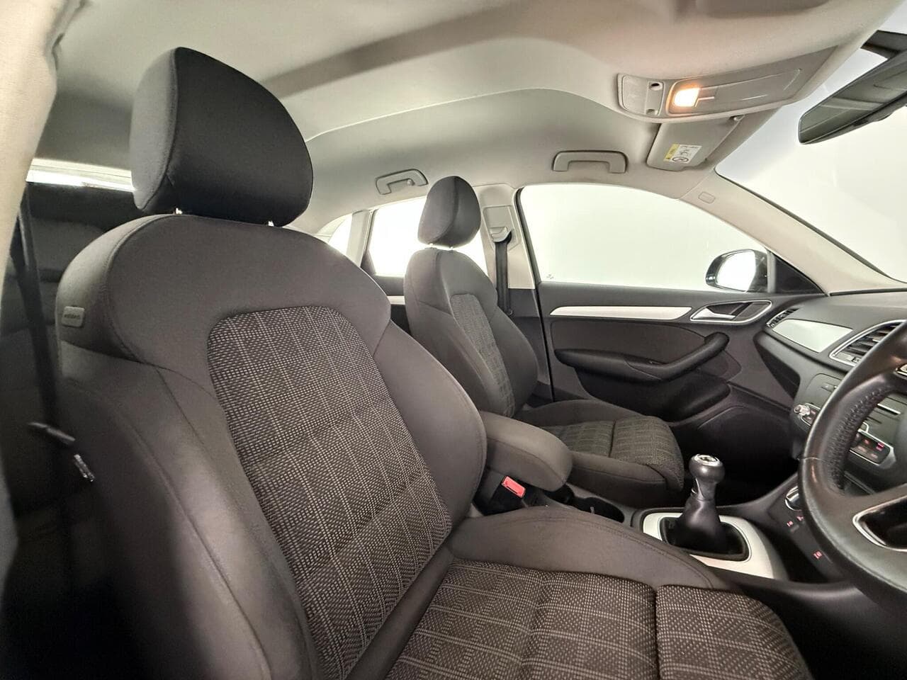 Audi Q3 thumbnail Seat Driver