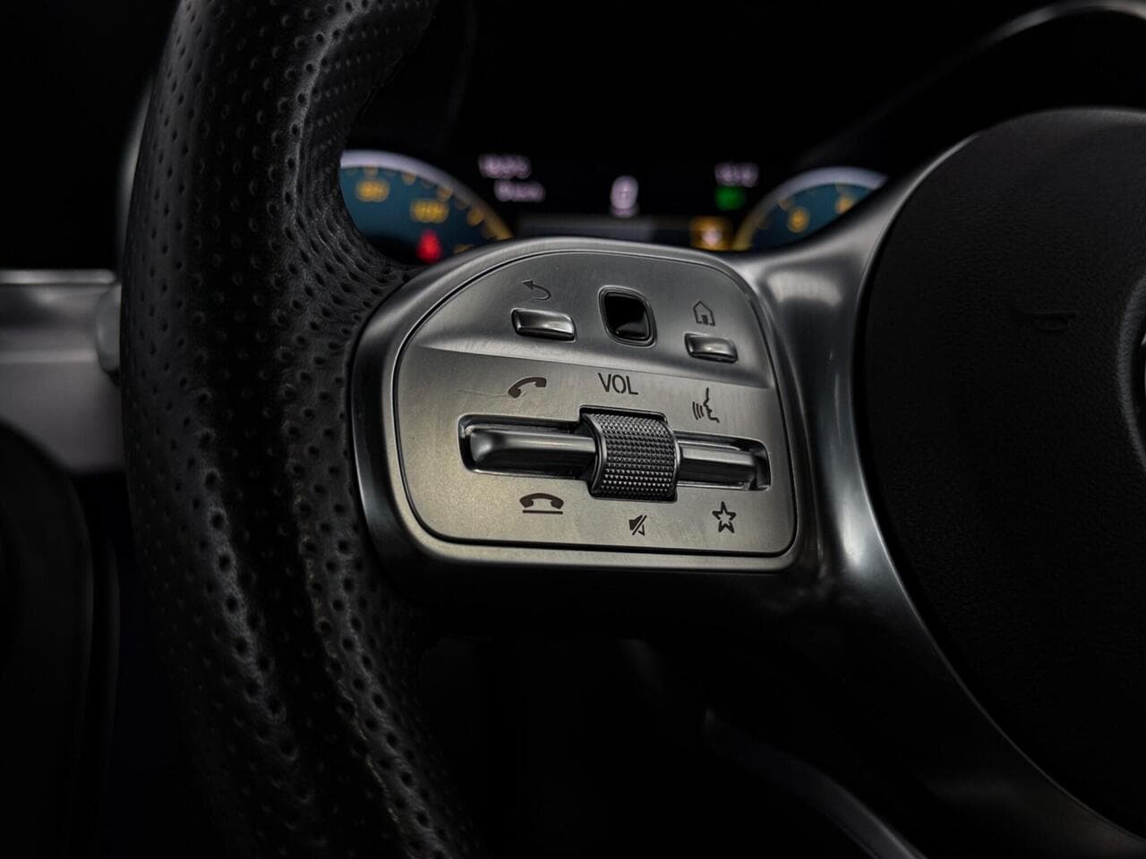 Mercedes-Benz C Class thumbnail Misc Controls