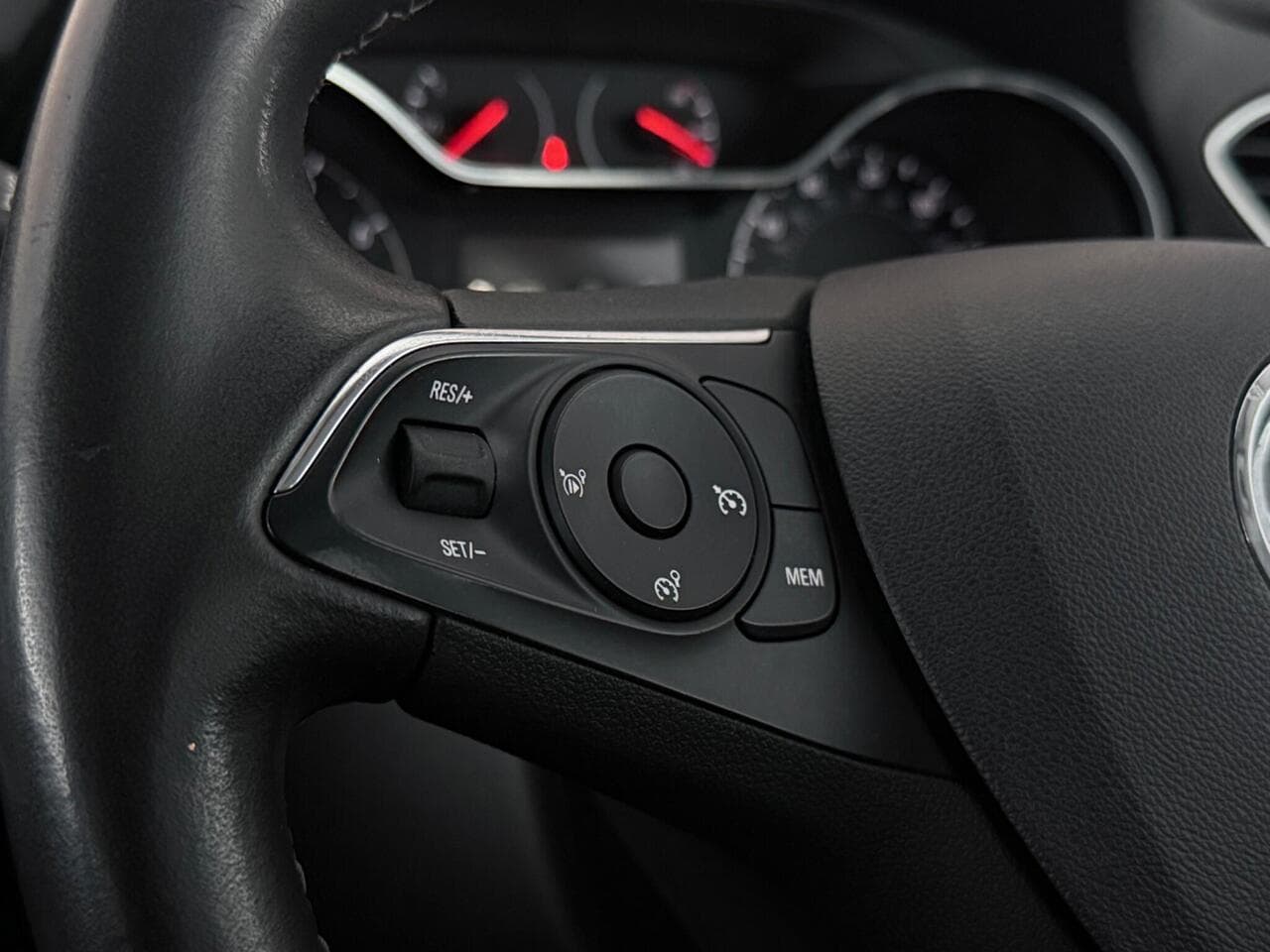 Vauxhall Grandland X thumbnail Misc Controls