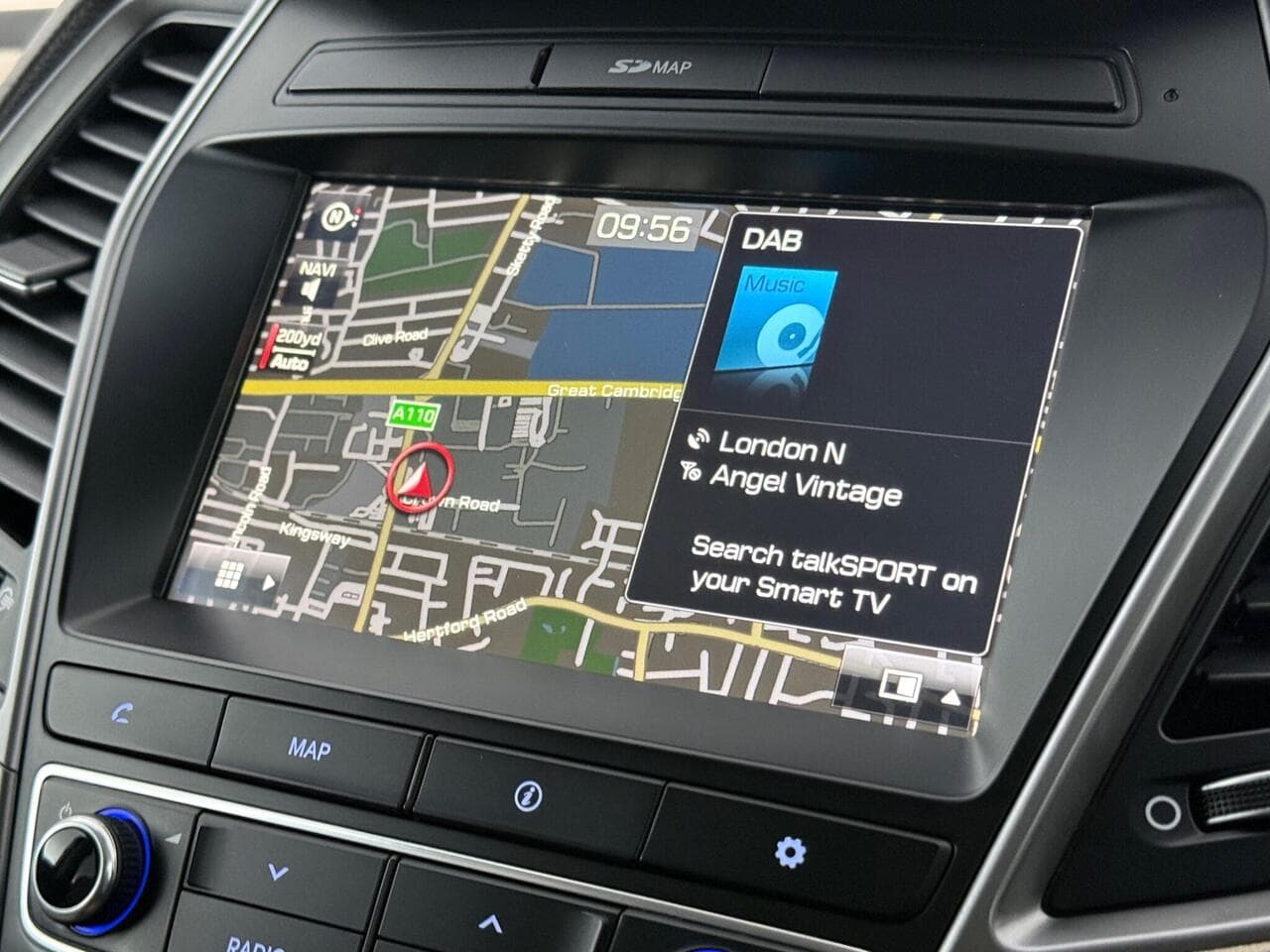 Hyundai Santa Fe thumbnail Infotainment System