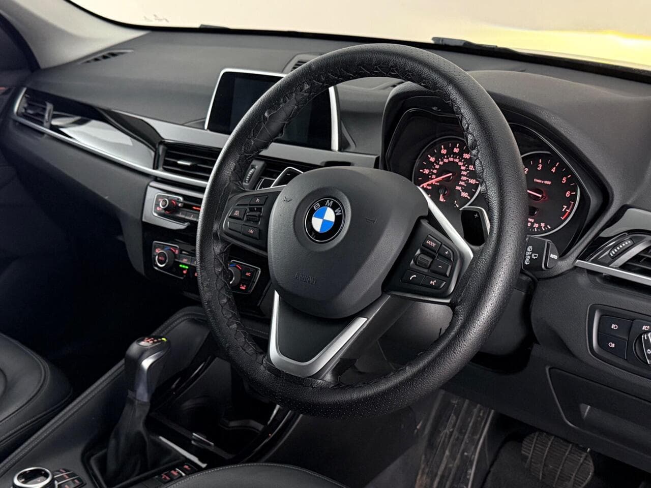 BMW X1 thumbnail Steering Wheel