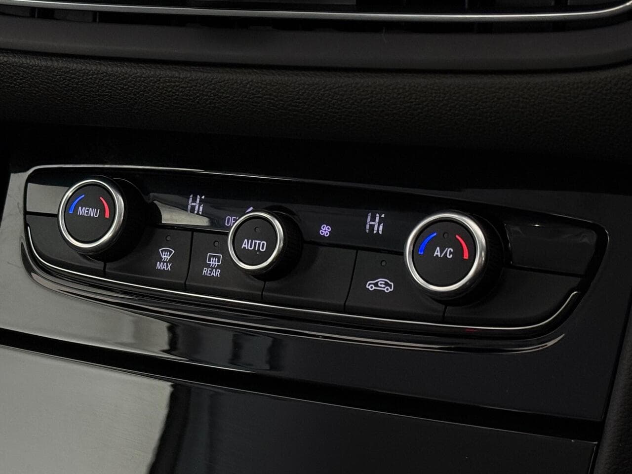 Vauxhall Grandland thumbnail Misc Controls