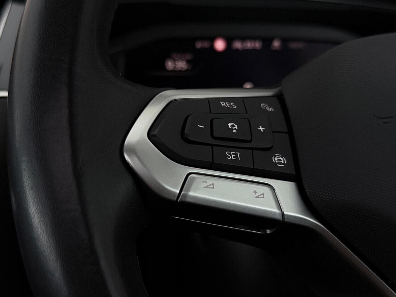 Volkswagen Tiguan Allspace thumbnail Misc Controls