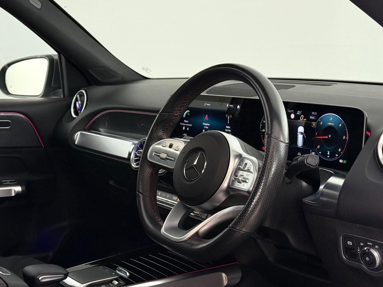 Mercedes-Benz GLB thumbnail Interior Front