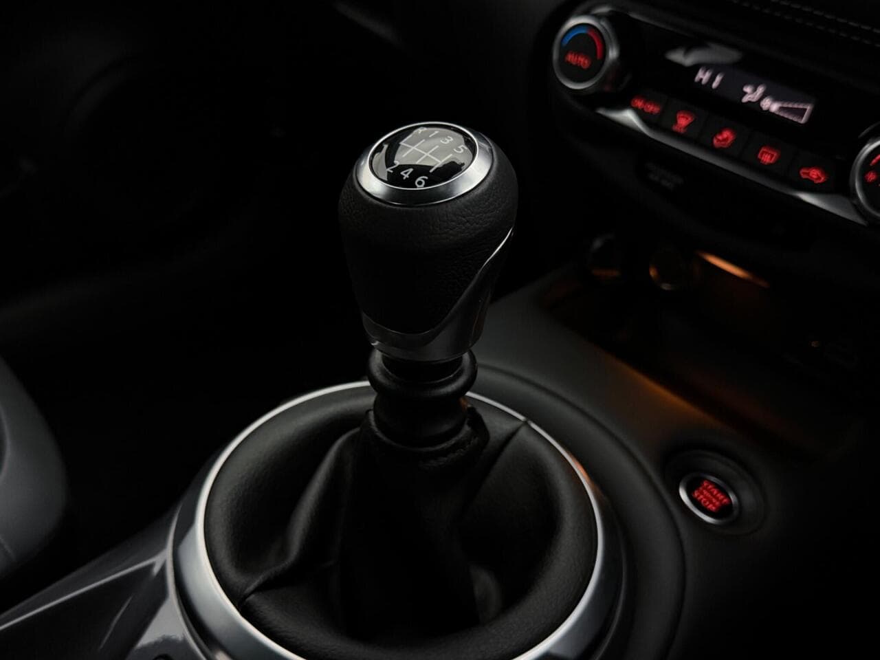 Nissan Juke thumbnail Interior Front