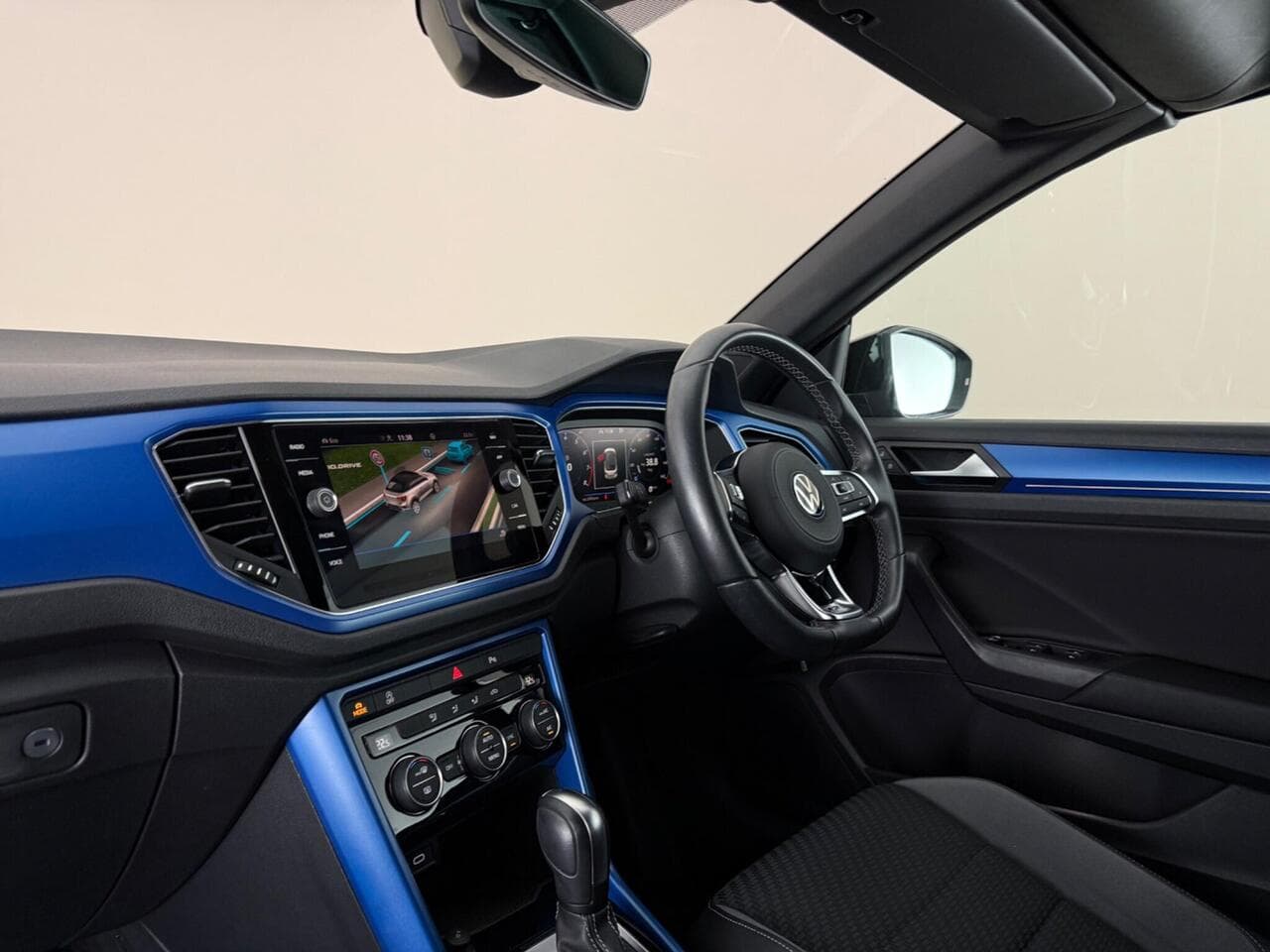 Volkswagen T-Roc thumbnail Interior Front