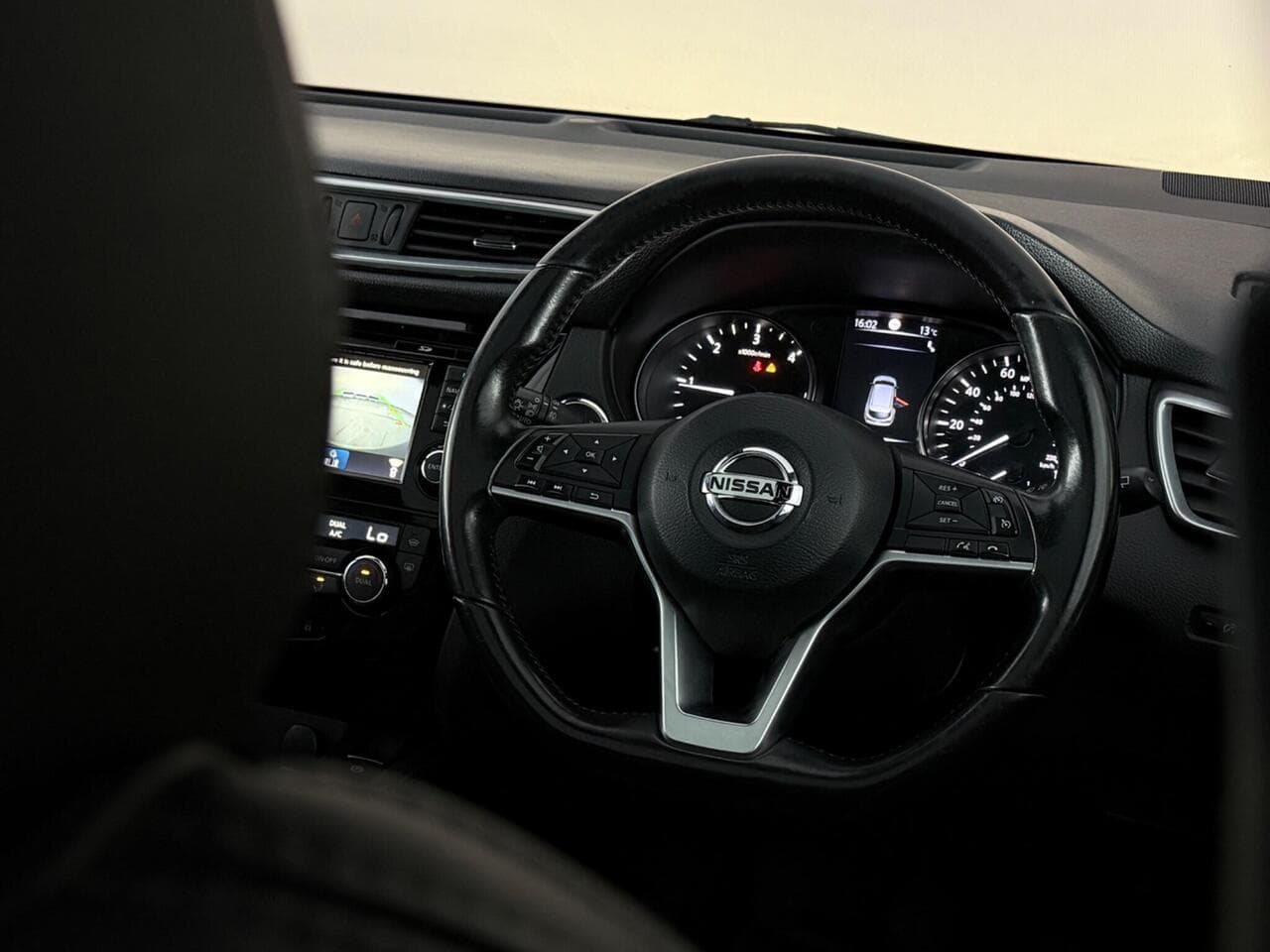 Nissan Qashqai thumbnail Steering Wheel