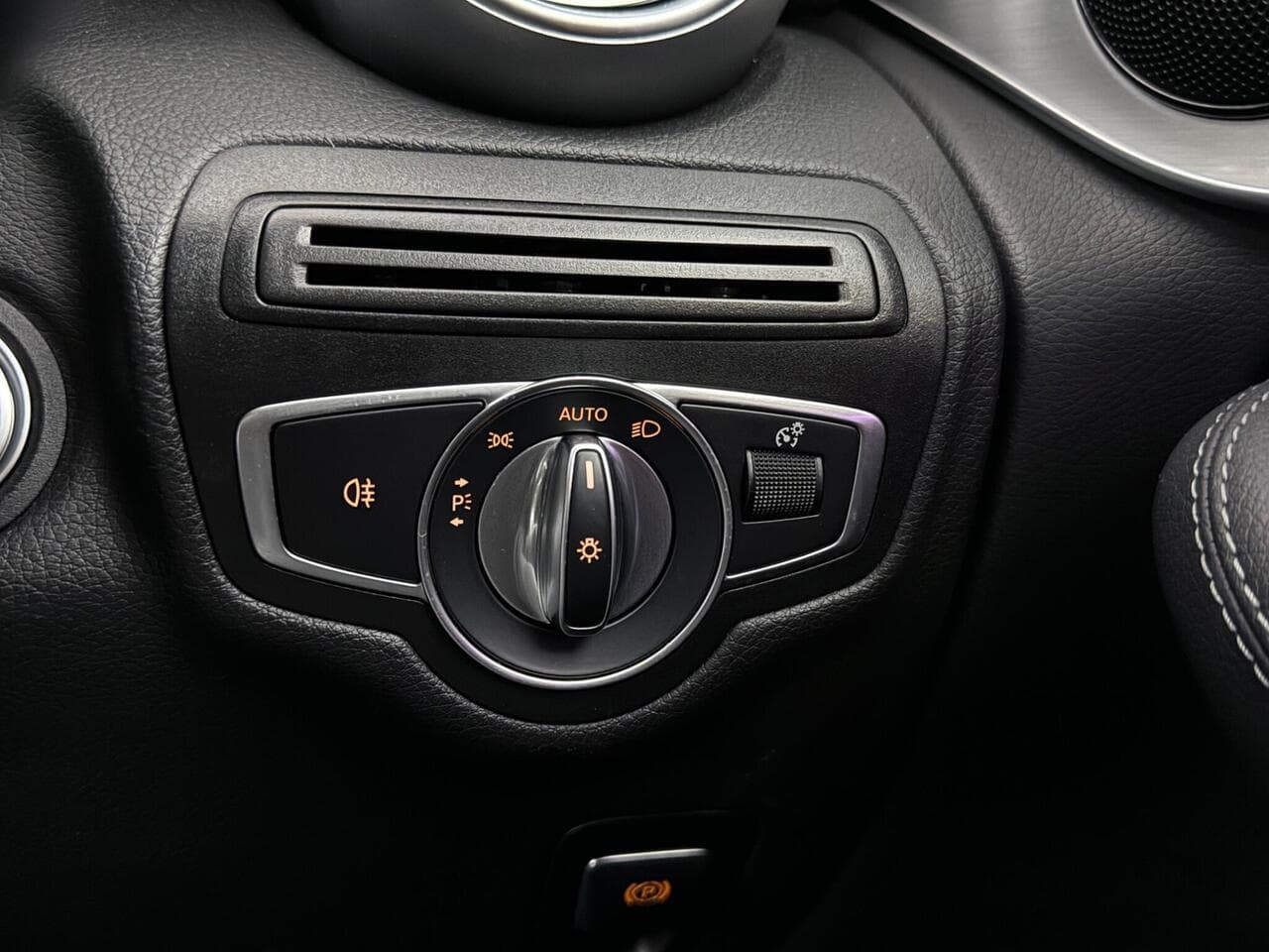 Mercedes-Benz GLC thumbnail Misc Controls
