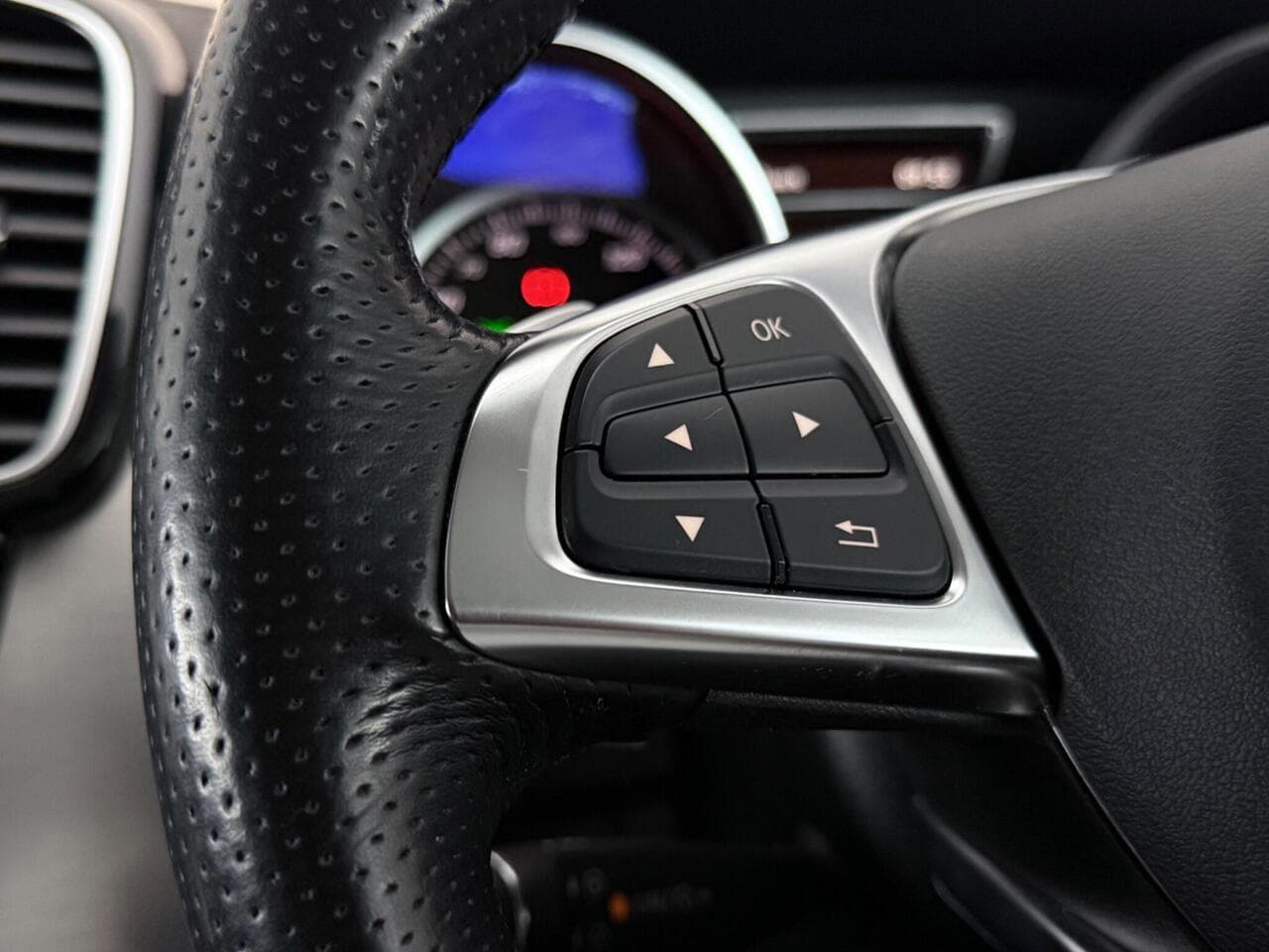 Mercedes-Benz GLE thumbnail Misc Controls