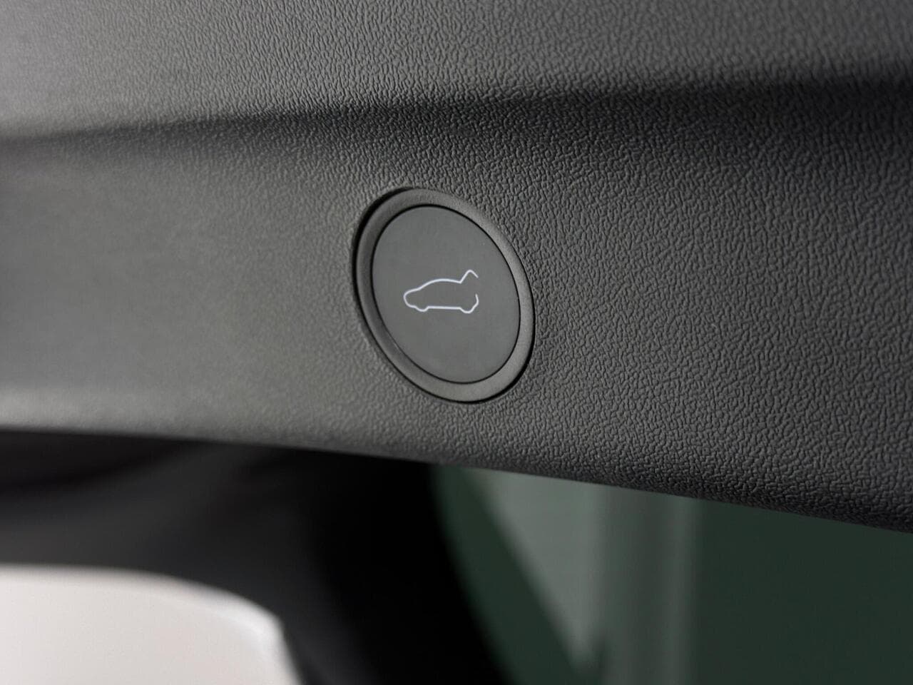 Tesla Model Y thumbnail Misc Controls