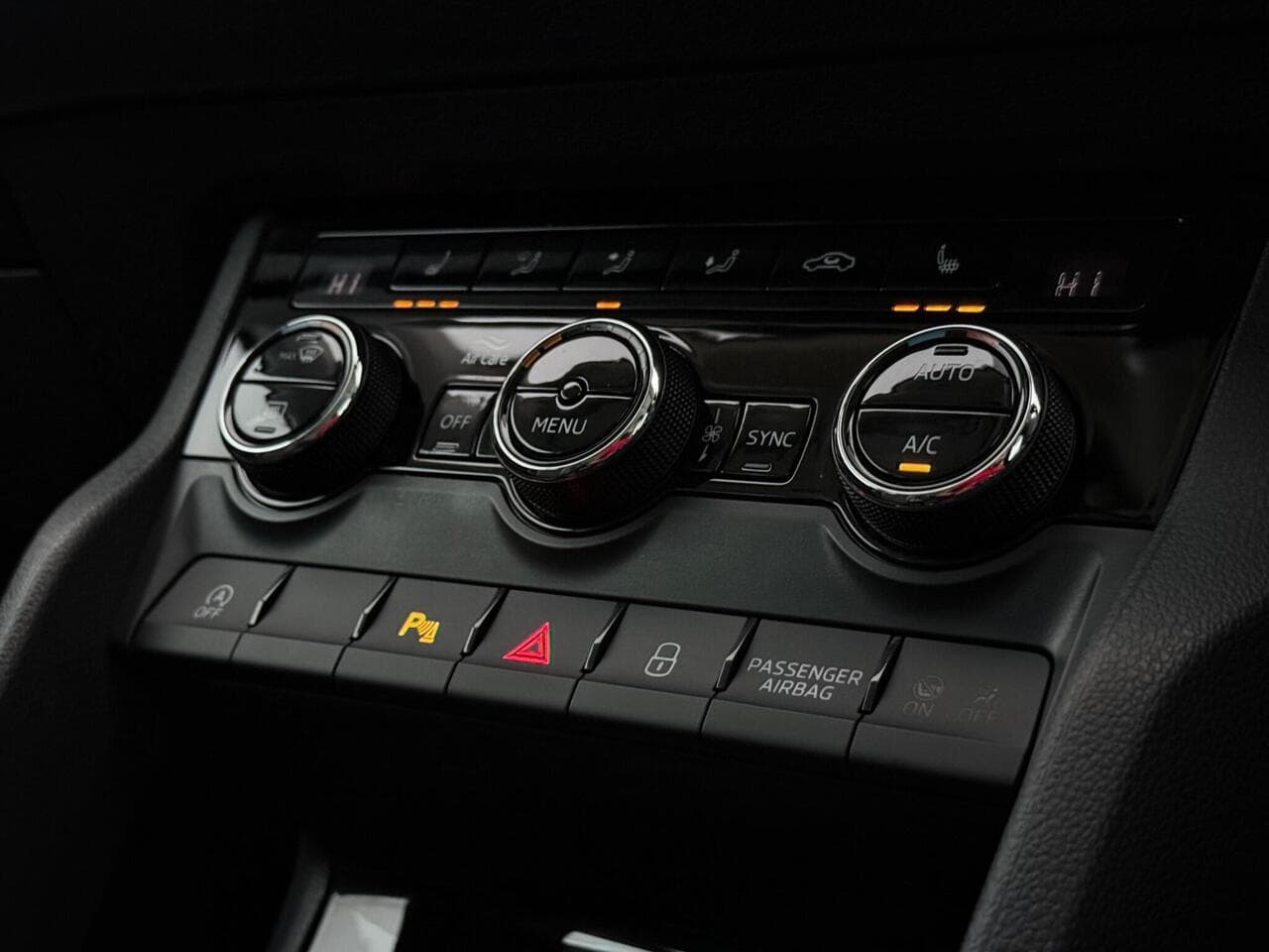 Skoda Karoq thumbnail Misc Controls