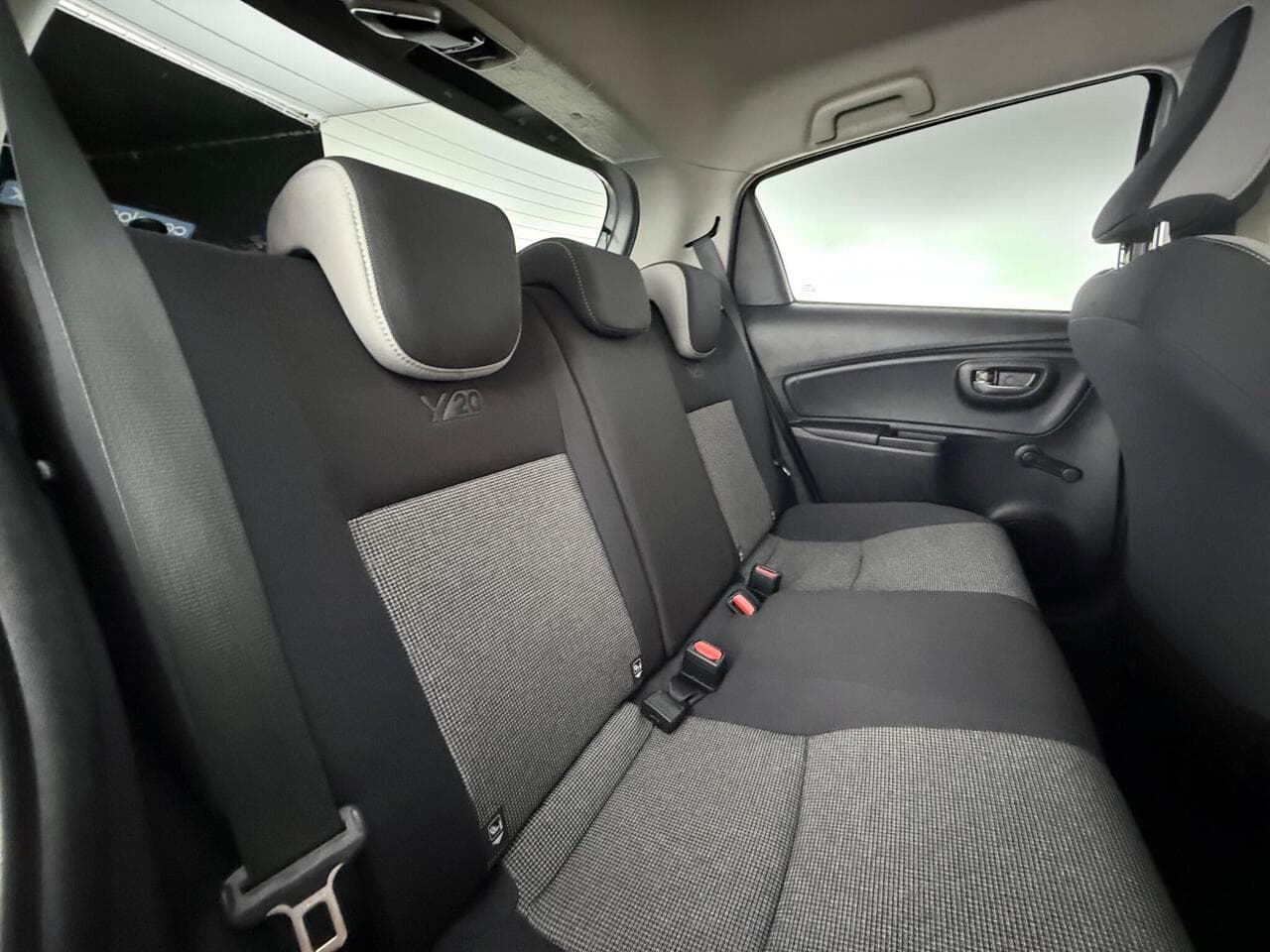 Toyota Yaris thumbnail Seats Rear