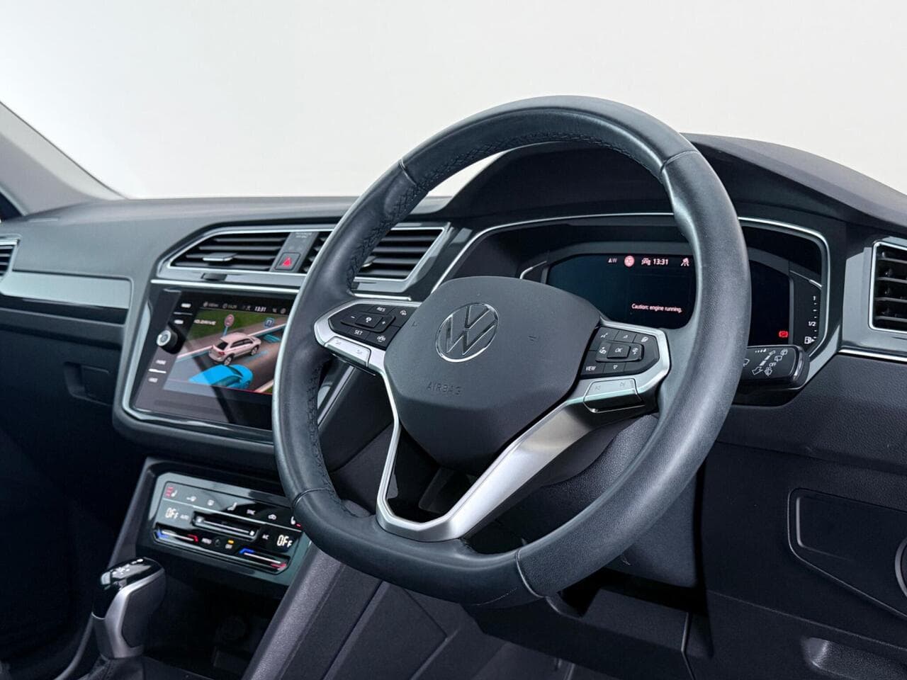 Volkswagen Tiguan thumbnail Steering Wheel