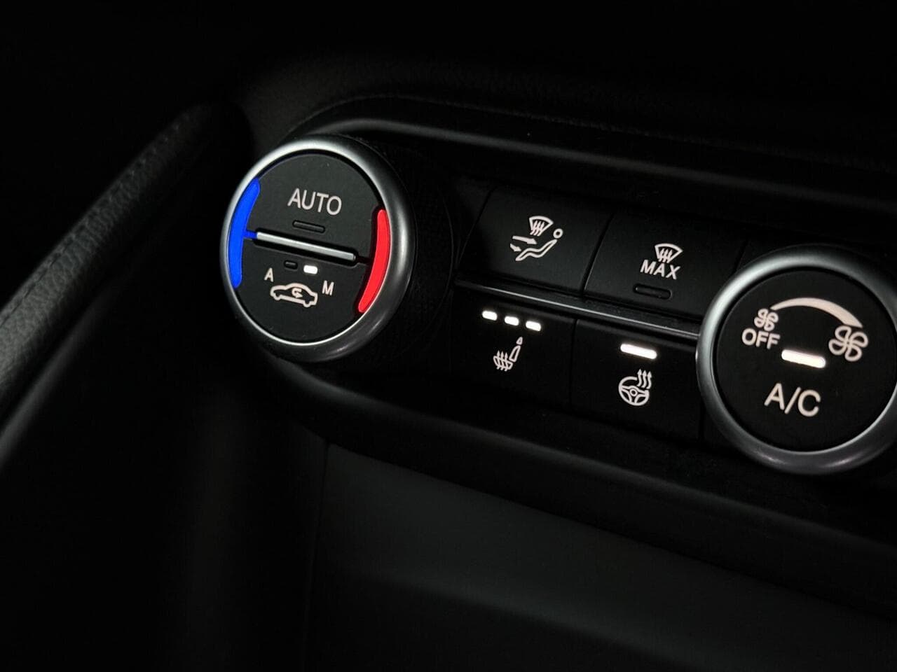 Alfa Romeo Stelvio thumbnail Misc Controls
