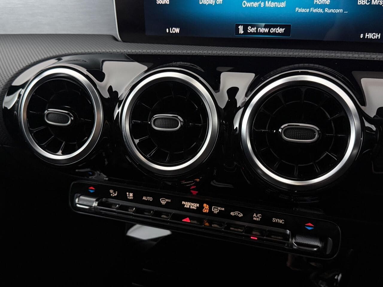 Mercedes-Benz CLA thumbnail Infotainment System