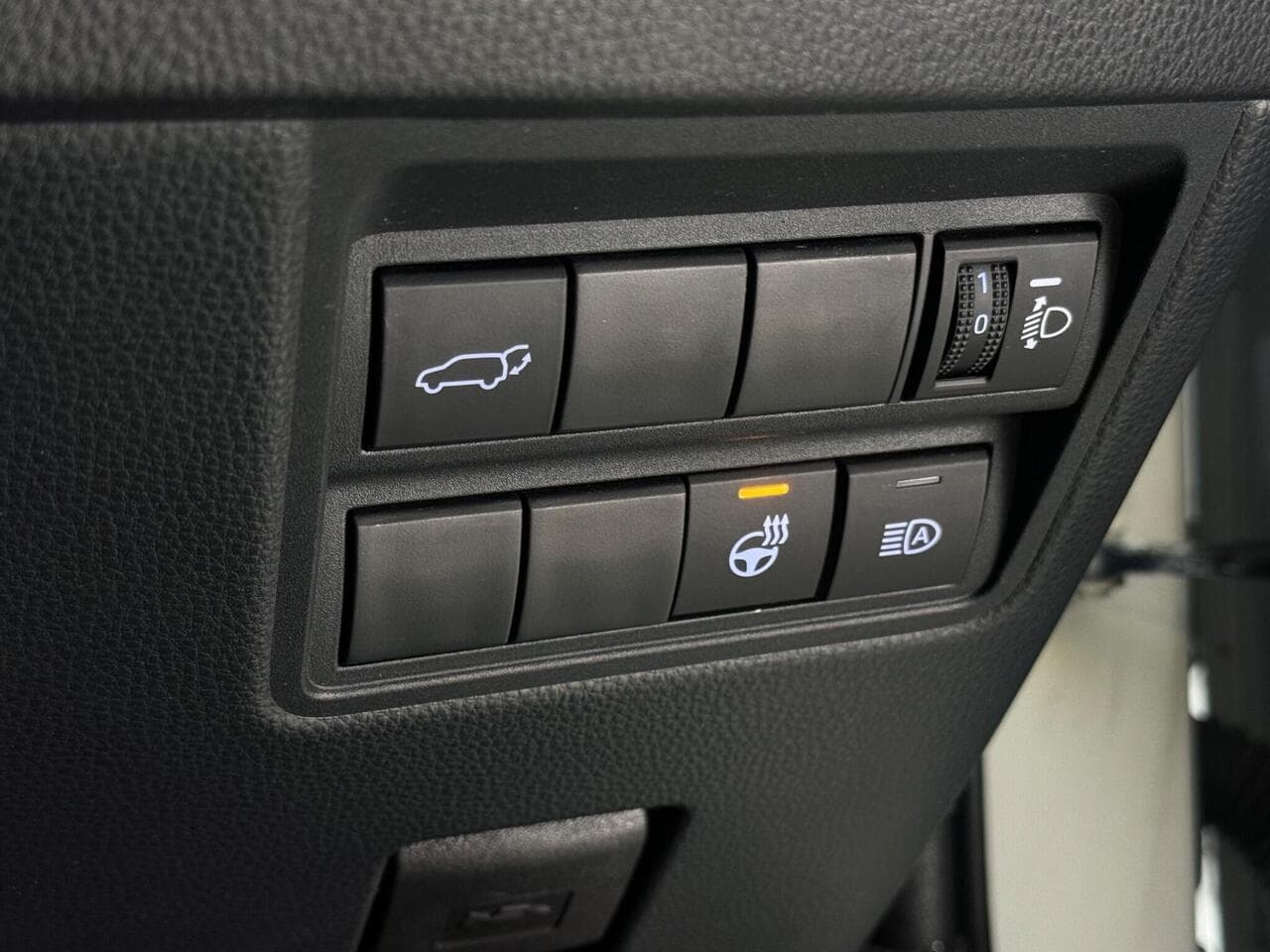 Toyota Yaris Cross thumbnail Misc Controls