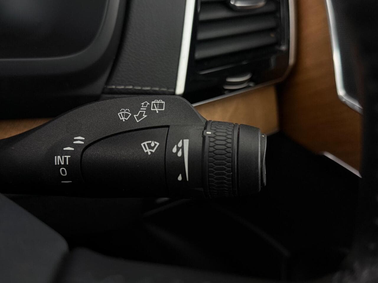 Volvo XC90 thumbnail Misc Controls