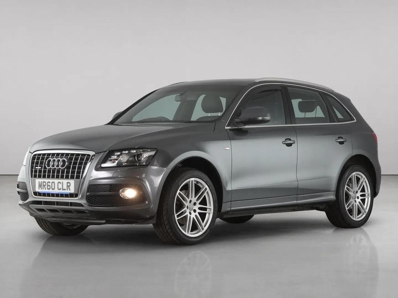 Audi Q5 thumbnail Front Left