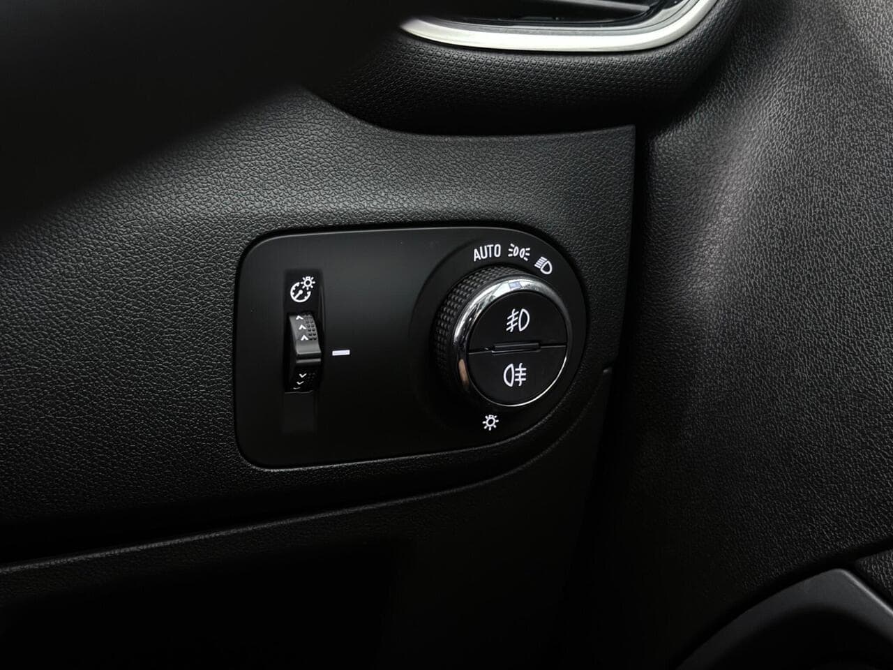 Vauxhall Crossland thumbnail Misc Controls