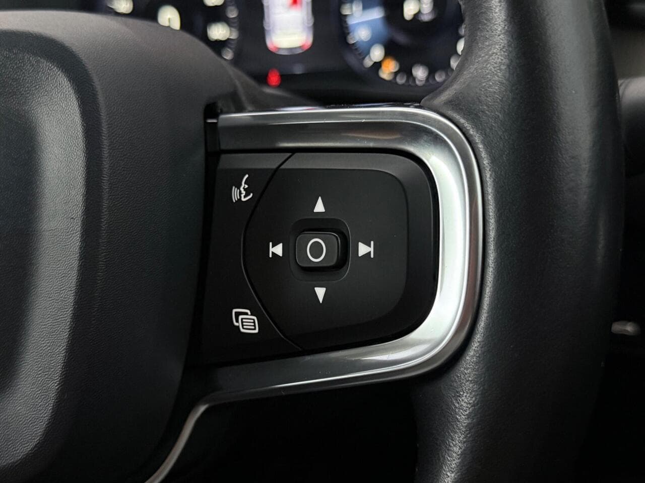 Volvo XC40 thumbnail Misc Controls