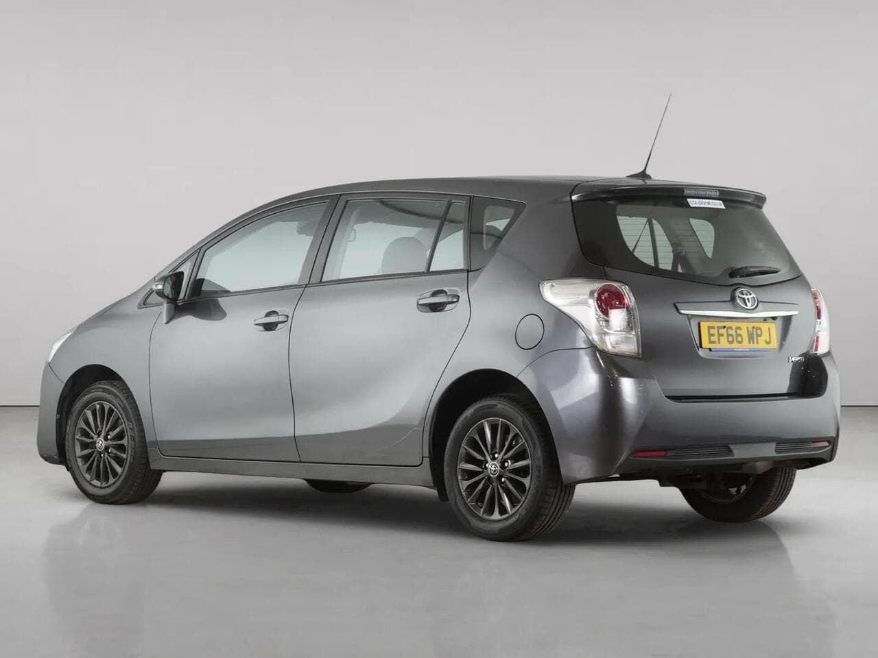 Toyota Verso thumbnail Rear Left