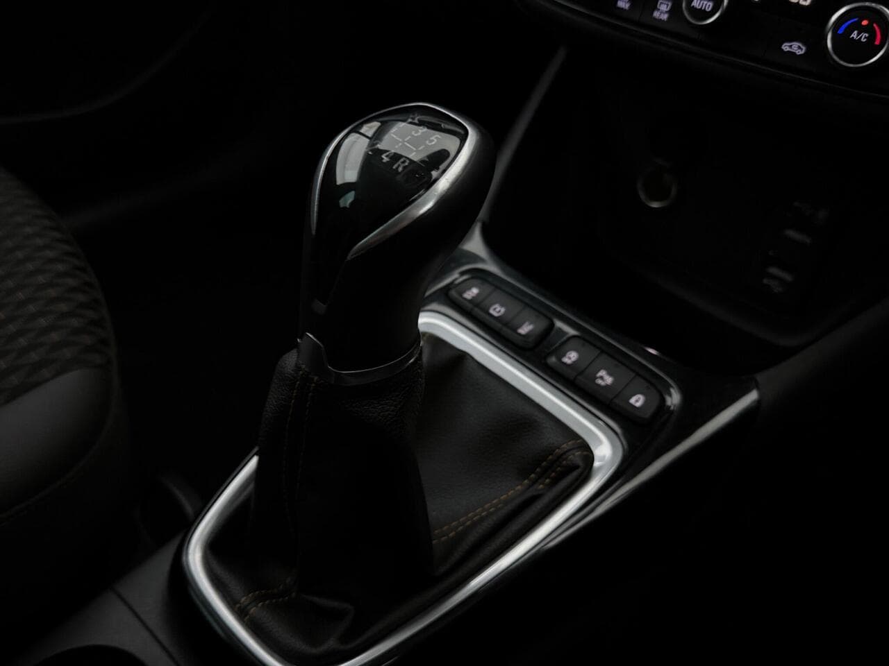Vauxhall Crossland X thumbnail Interior Front