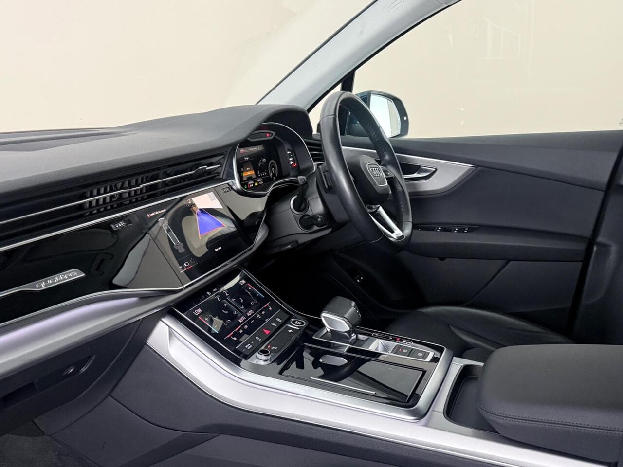 Audi Q7 thumbnail Interior Front