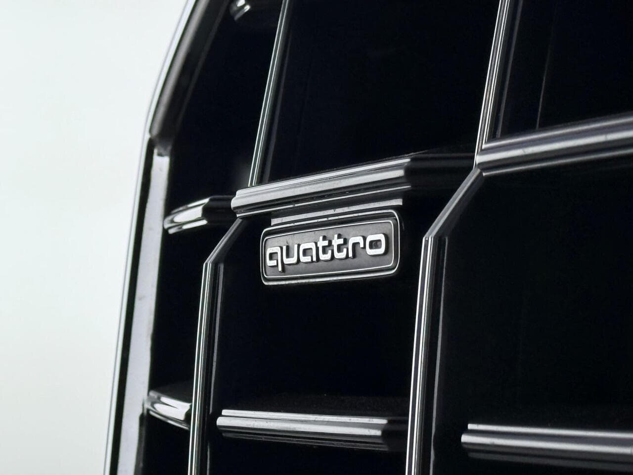 Audi Q8 thumbnail Badge Exterior