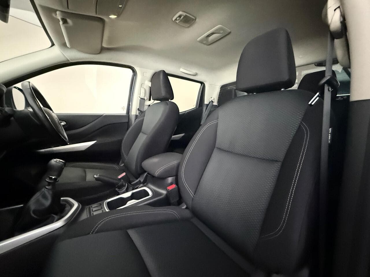 Nissan Navara thumbnail Seat Front Passenger