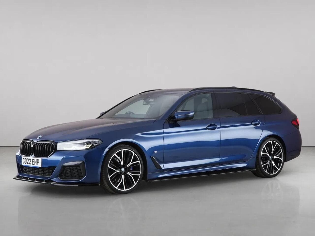 BMW 5 Series thumbnail Front Left