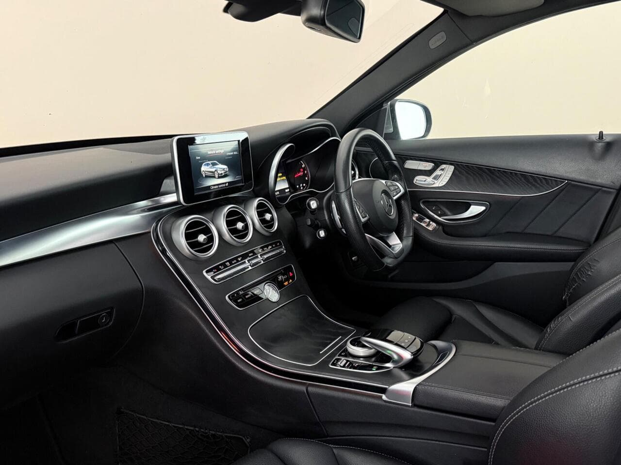 Mercedes-Benz C Class thumbnail Interior Front