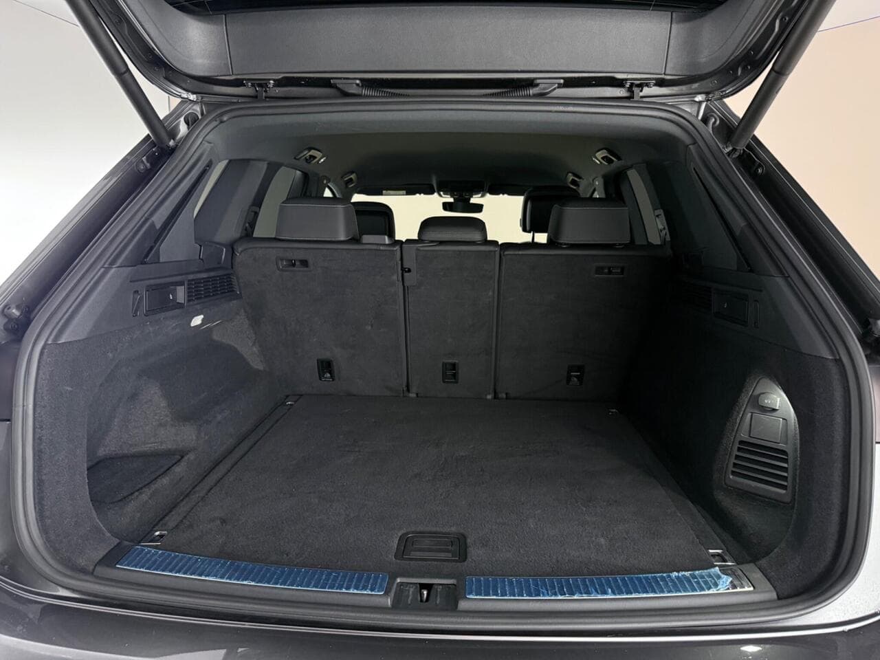 Volkswagen Touareg thumbnail Boot