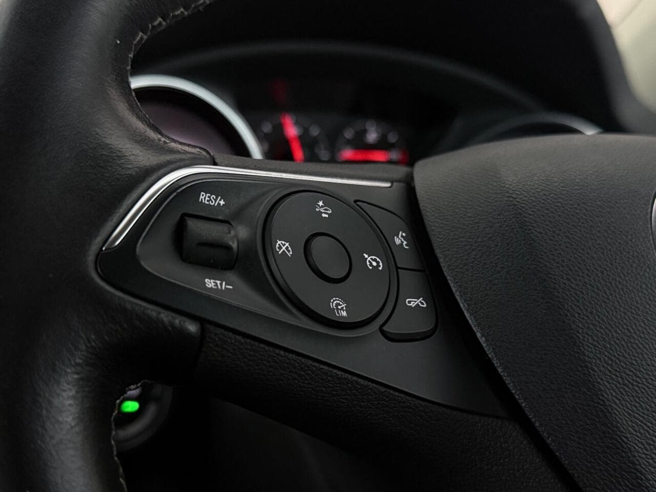 Vauxhall Insignia thumbnail Misc Controls