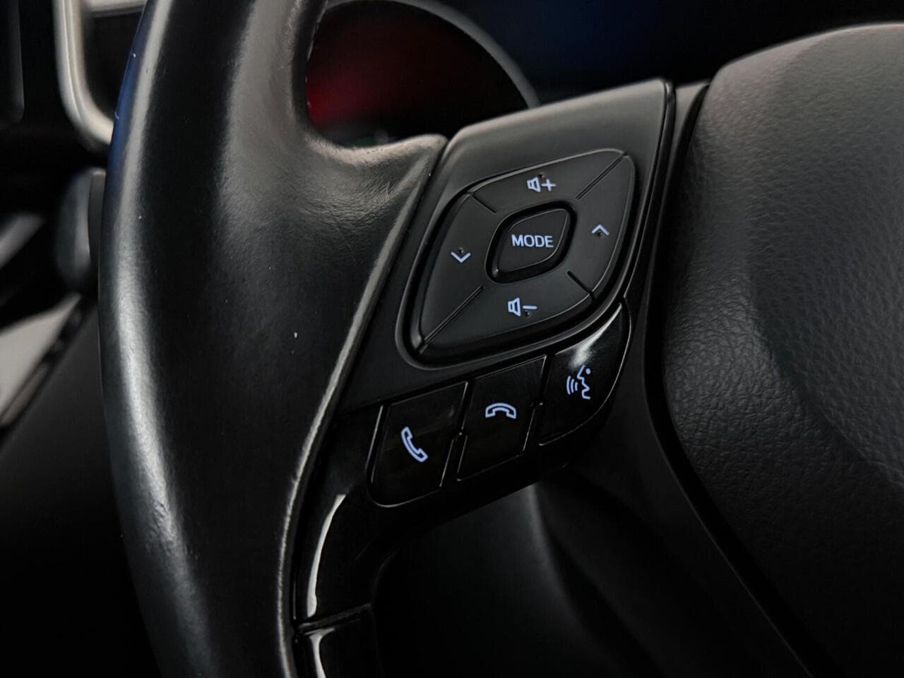 Toyota C-HR thumbnail Misc Controls