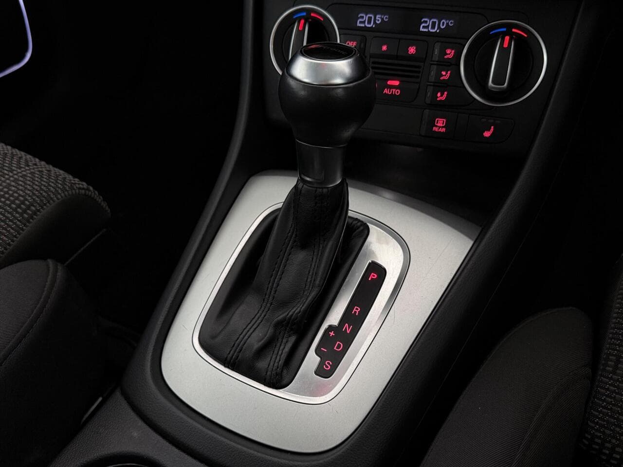 Audi Q3 thumbnail Interior Front