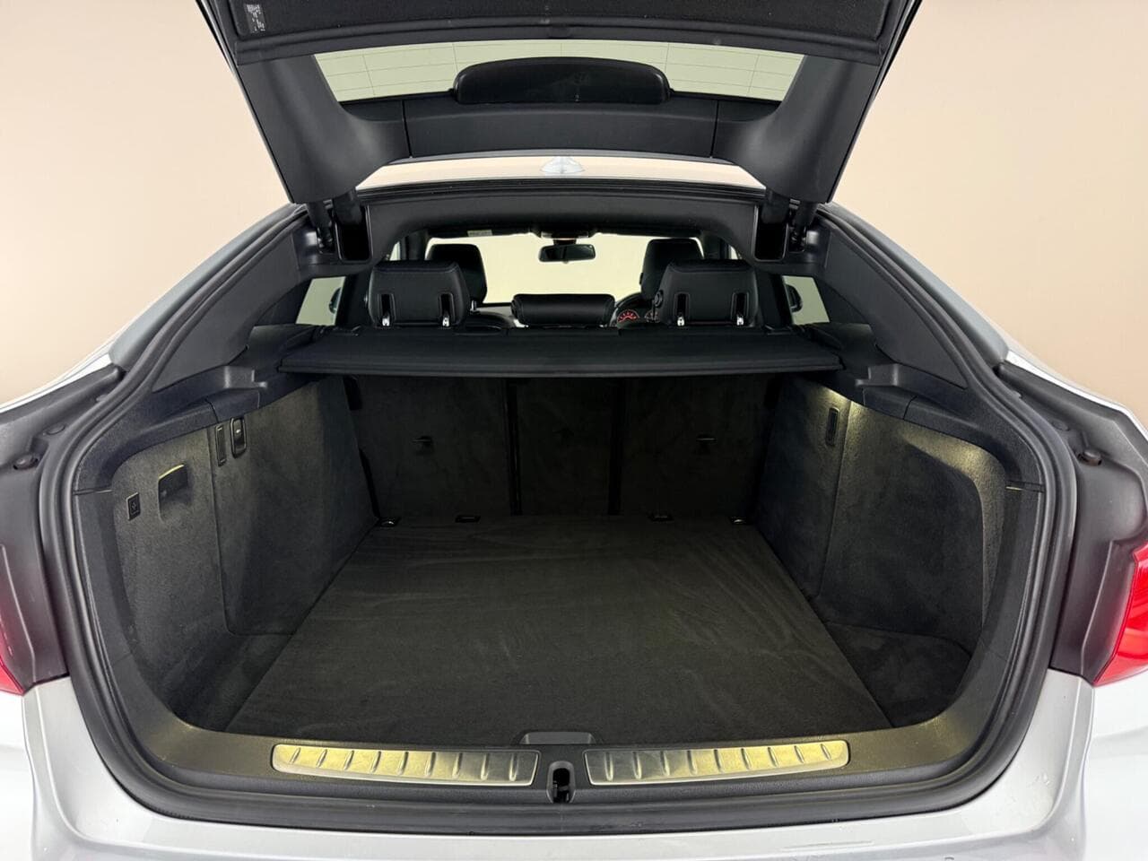 BMW 3 Series Gran Turismo thumbnail Boot