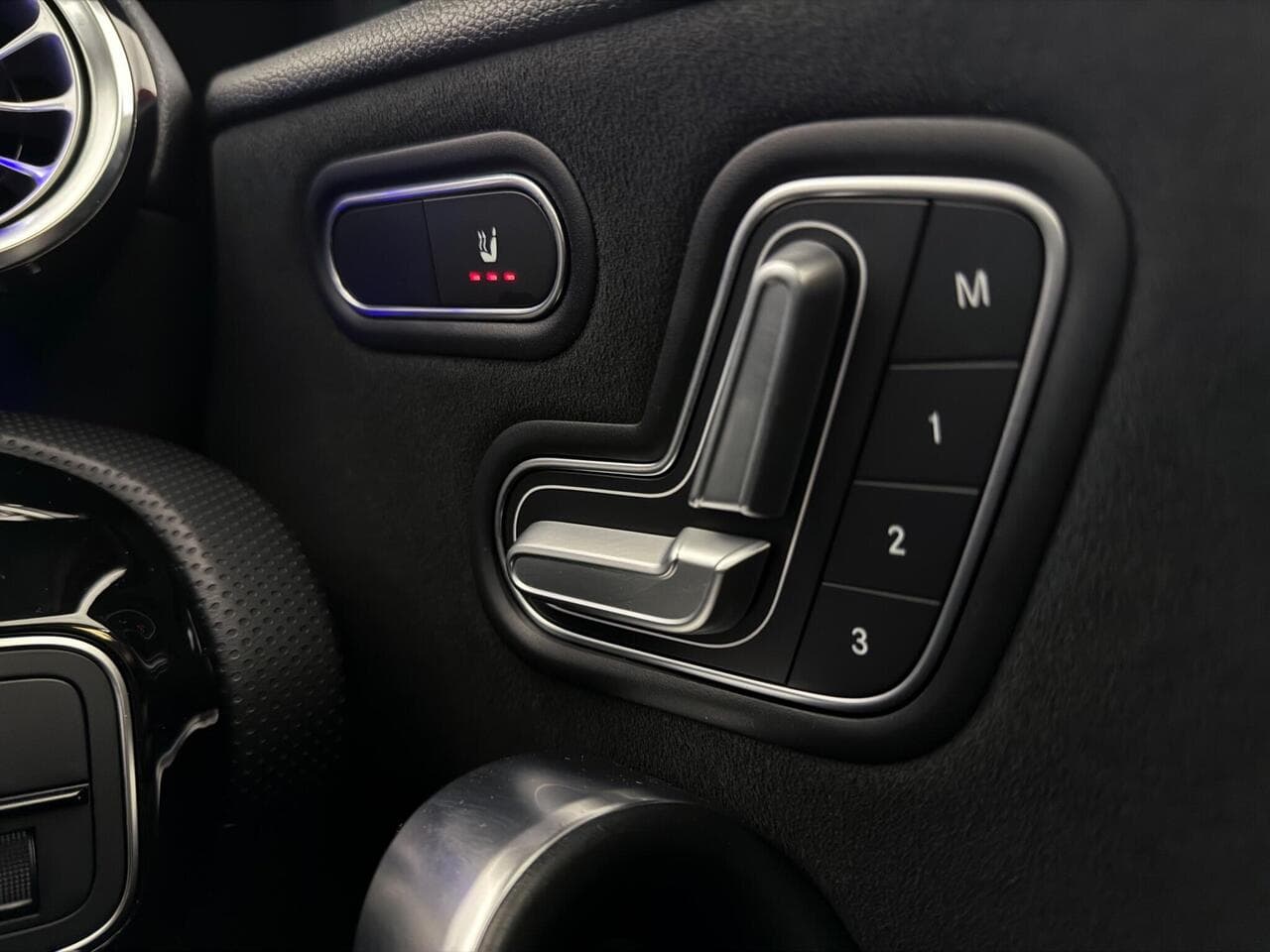 Mercedes-Benz A Class thumbnail Misc Controls