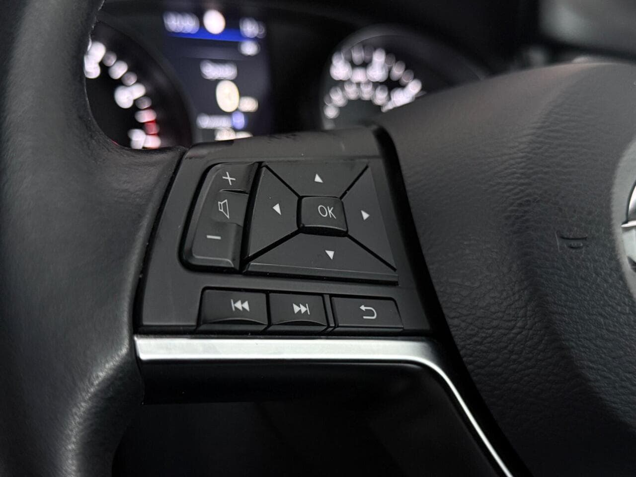 Nissan Qashqai thumbnail Misc Controls
