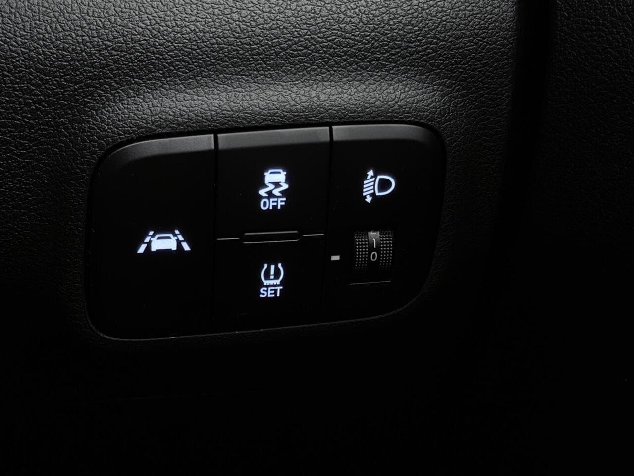 Hyundai i10 thumbnail Misc Controls