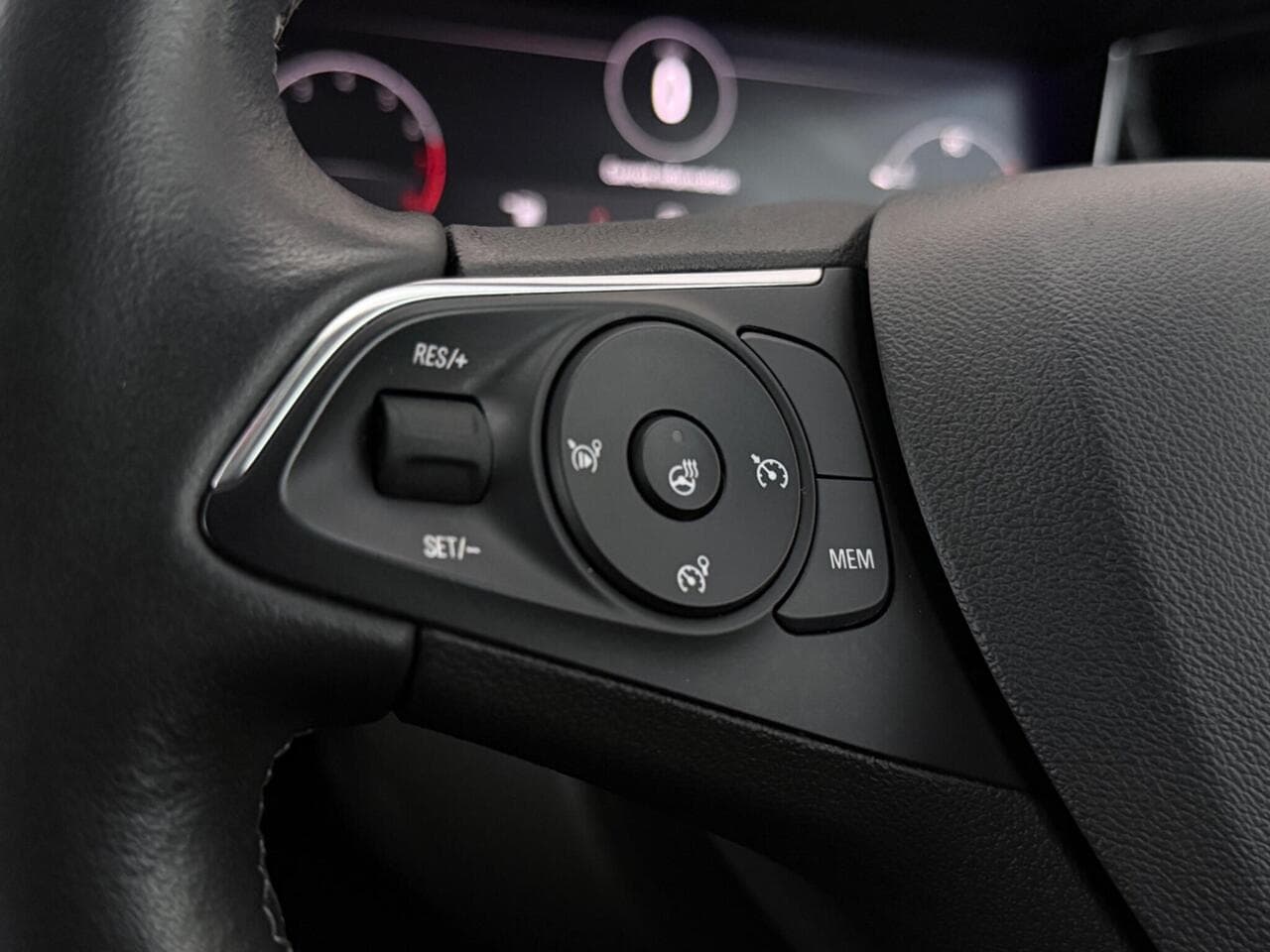 Vauxhall Grandland thumbnail Misc Controls