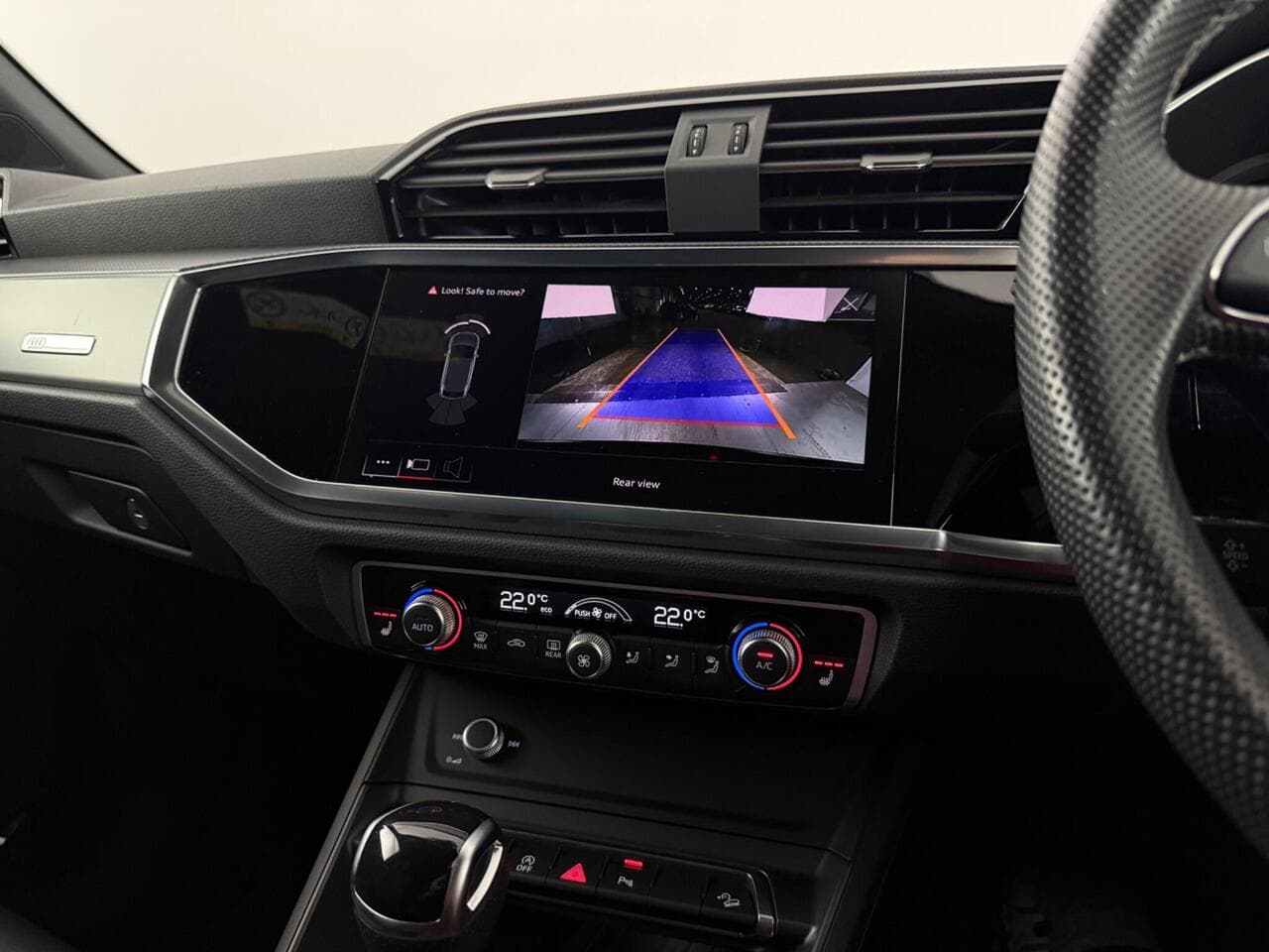 Audi Q3 thumbnail Infotainment System