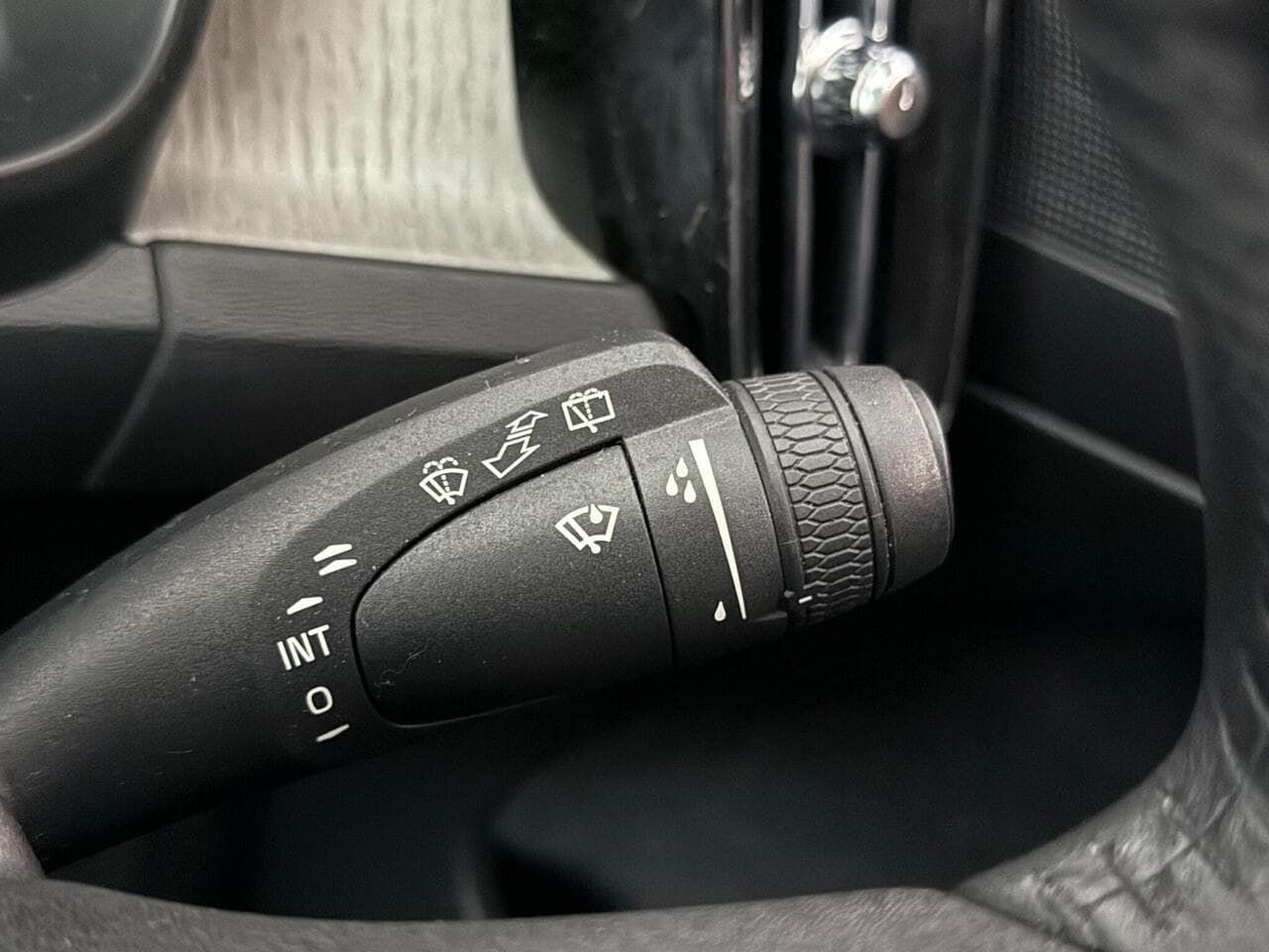 Volvo XC40 thumbnail Misc Controls