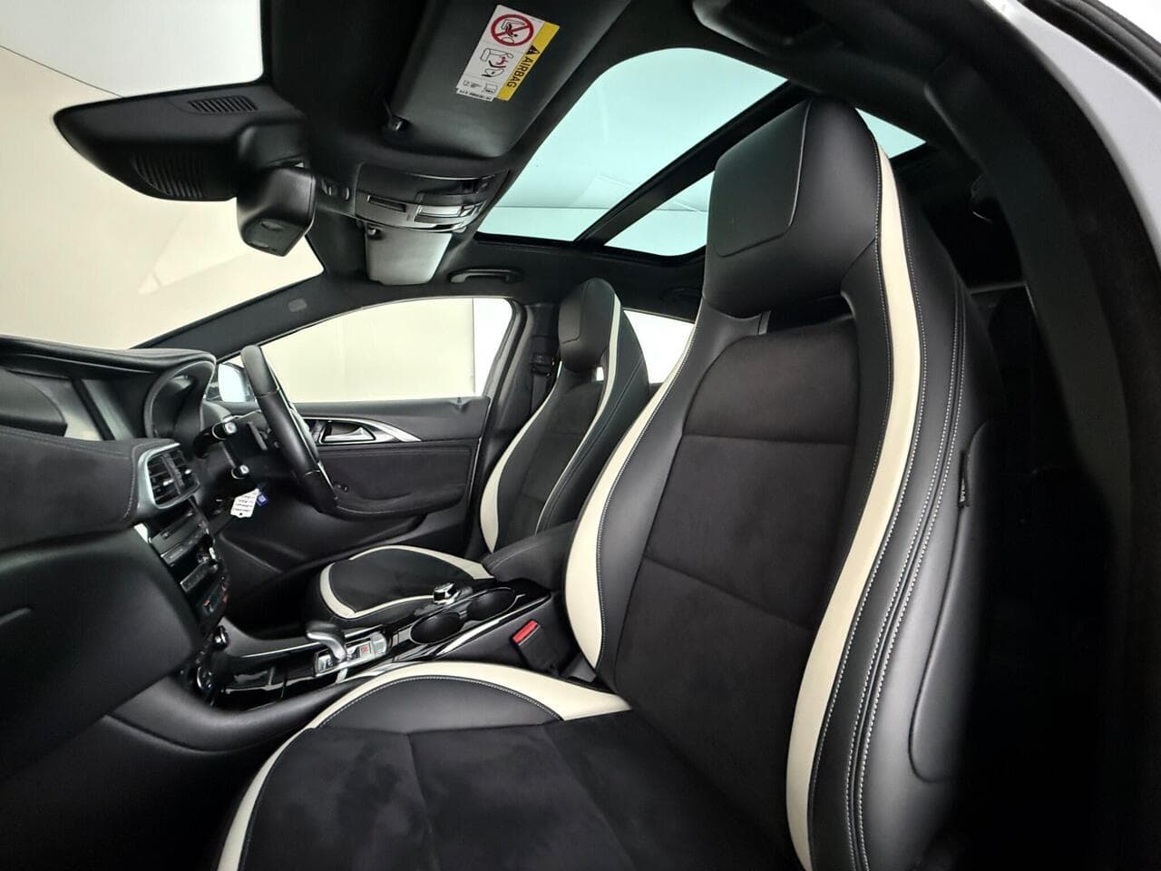 Infiniti Q30 thumbnail Seat Front Passenger