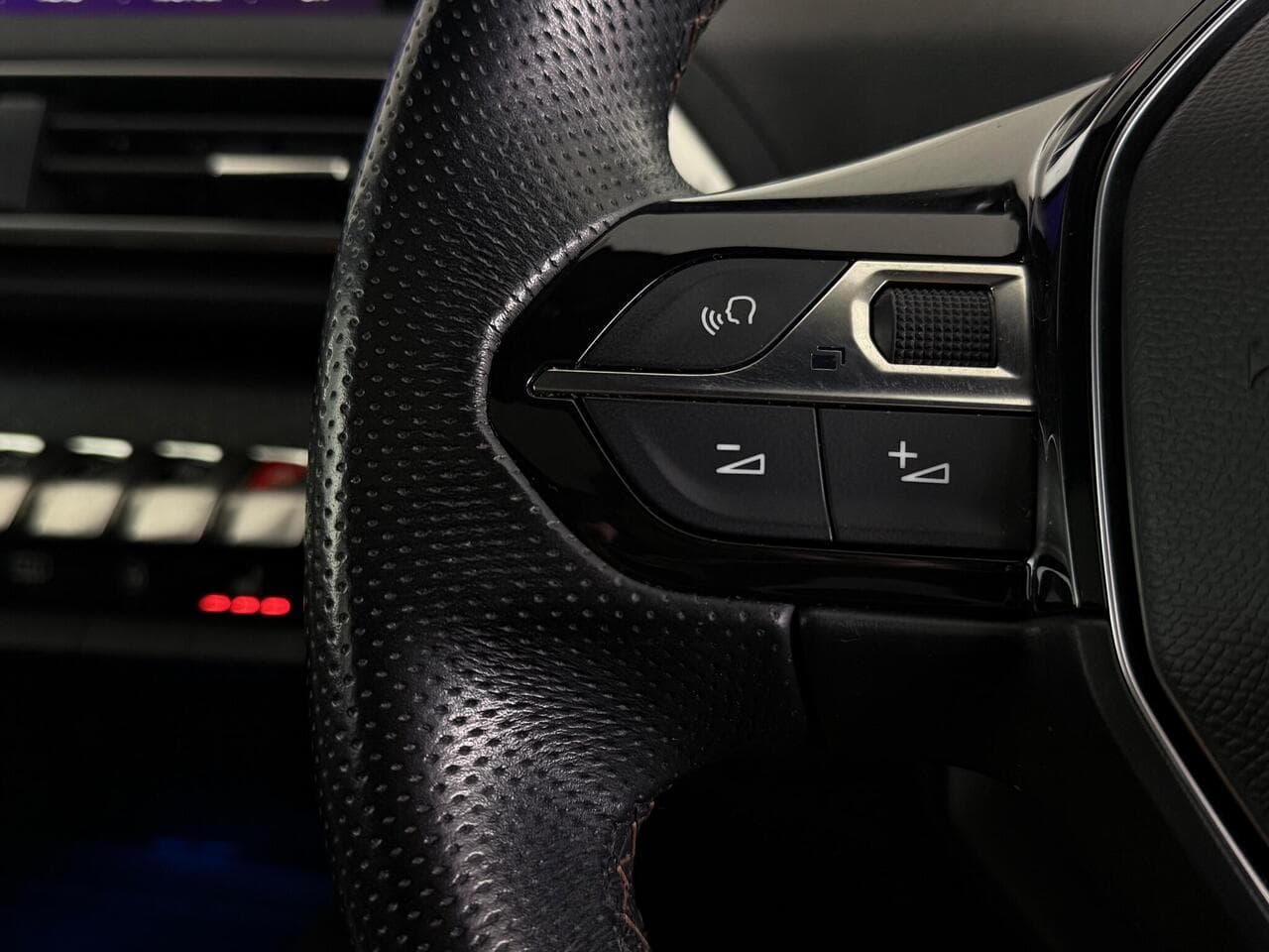 Peugeot 3008 thumbnail Misc Controls